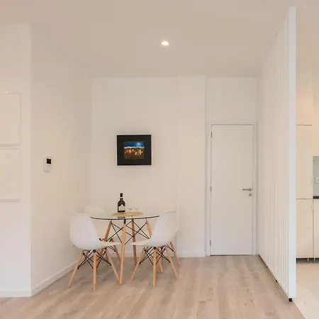 Trendy Flat By Hostwise *