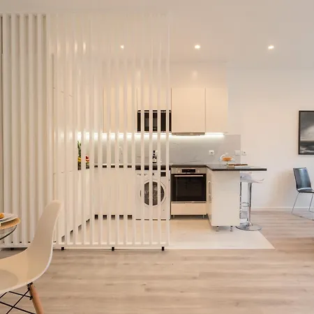 Trendy Flat By Hostwise