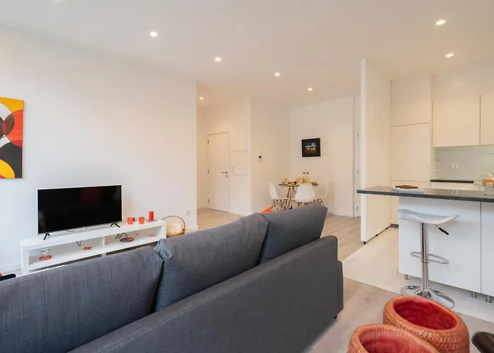 Trendy Flat By Hostwise